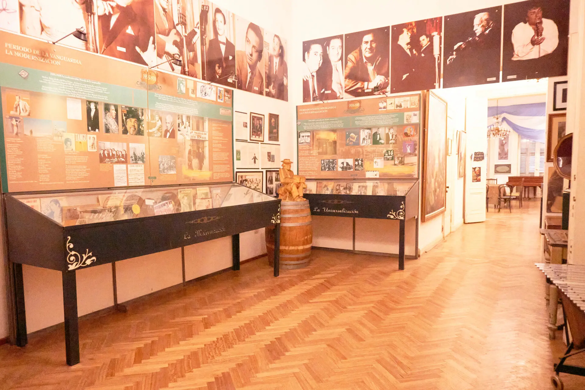 タンゴの歴史を時代別に展示した館内