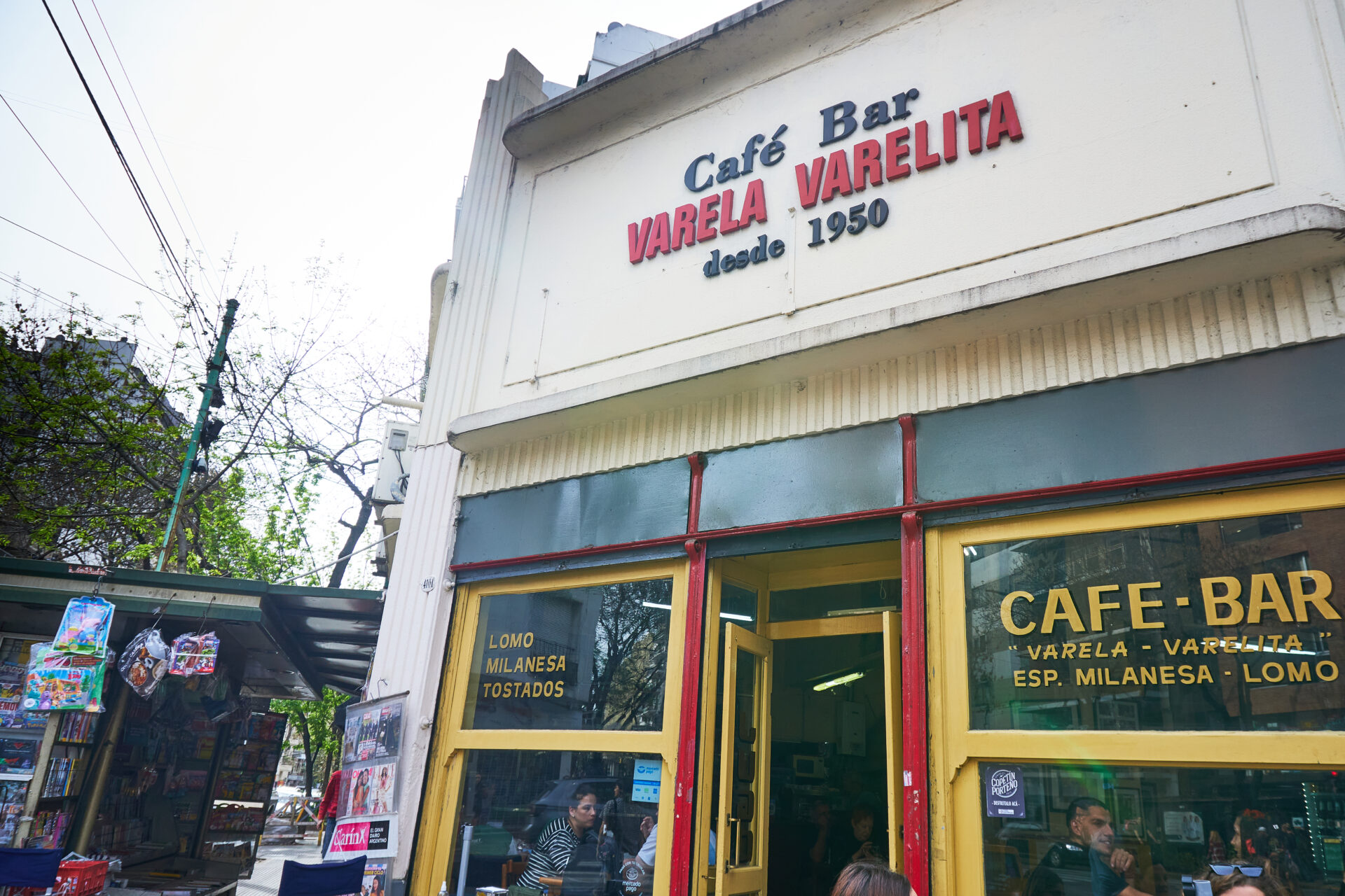 【パレルモ】cafe Varela Varelita (バレーラ・バレリータ）で一服してみた。